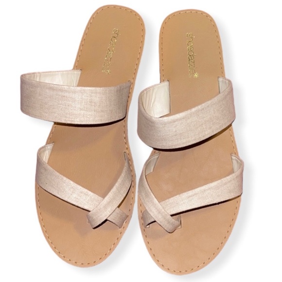 ShoeDazzle Cloey flat sandals - Picture 3 of 4